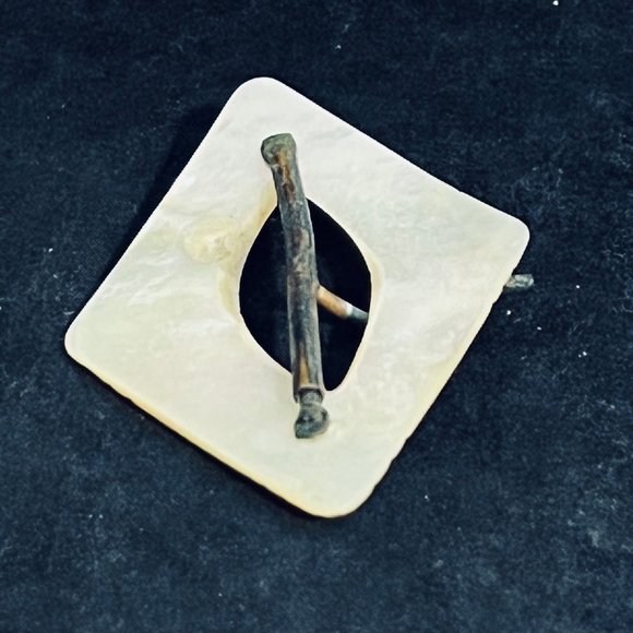 Victorian Mother Of Pearl Diamond Shaped Sash Clip - Picture 4 of 4